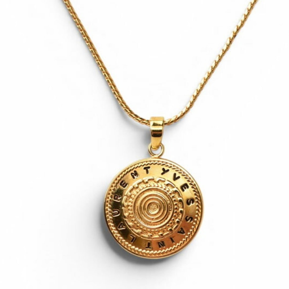 Yves Saint Laurent necklace pendant, unisex, gold plate motif, YSL.: --- Catalog ---Category: SizePendant Size: 17mm x 17mm / 0.66'' x 0.66''Neck Circumference: 38 cm - 44 cm / 14.96'' - 17.32''Category: DesignColor: GoldGender: Women,MenMaterial: Gold platingPendant T