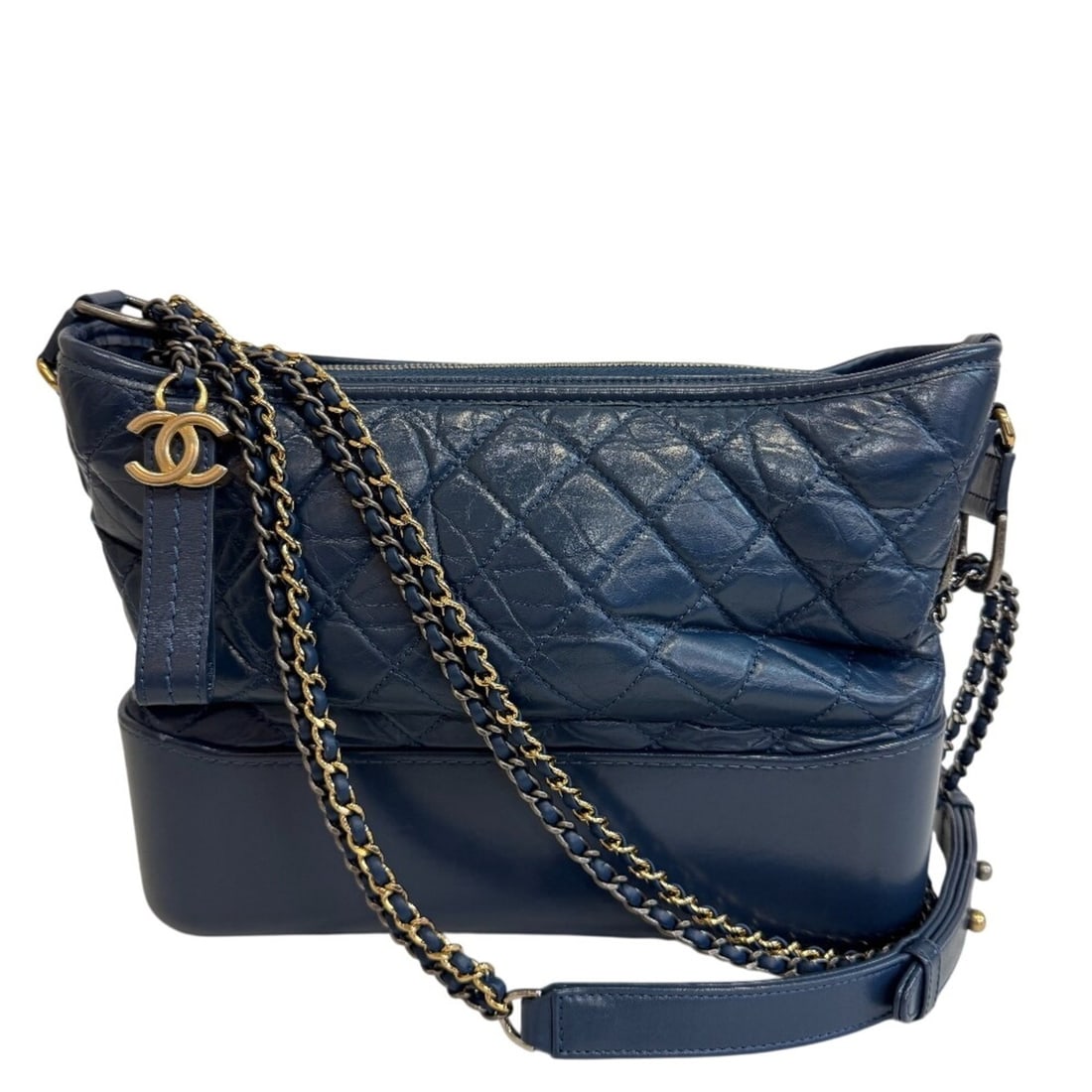 CHANEL 23673420 Small Hobo Bag Chain Gabrielle de Shoulder Blue: --- Catalog ---Category: SizeSize (HxWxD): 21cm x 27.5cm x 6.5cm / 8.26'' x 10.82'' x 2.55''Strap Length: 142cm / 55.9''Handle Length: 43.5cm / 17.12''Category: DesignType: Shoulder bagColor: