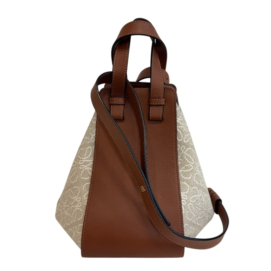 LOEWE Hammock Medium 2-Way Handbag/Shoulder Bag, White: --- Catalog ---Category: SizeSize (HxWxD): 24.5cm x 27.5cm x 24cm / 9.64'' x 10.82'' x 9.44''Strap Length: 50cm / 19.68''Handle Length: 10cm / 3.93''Category: DesignType: Handbag, Shoulder bagColor: