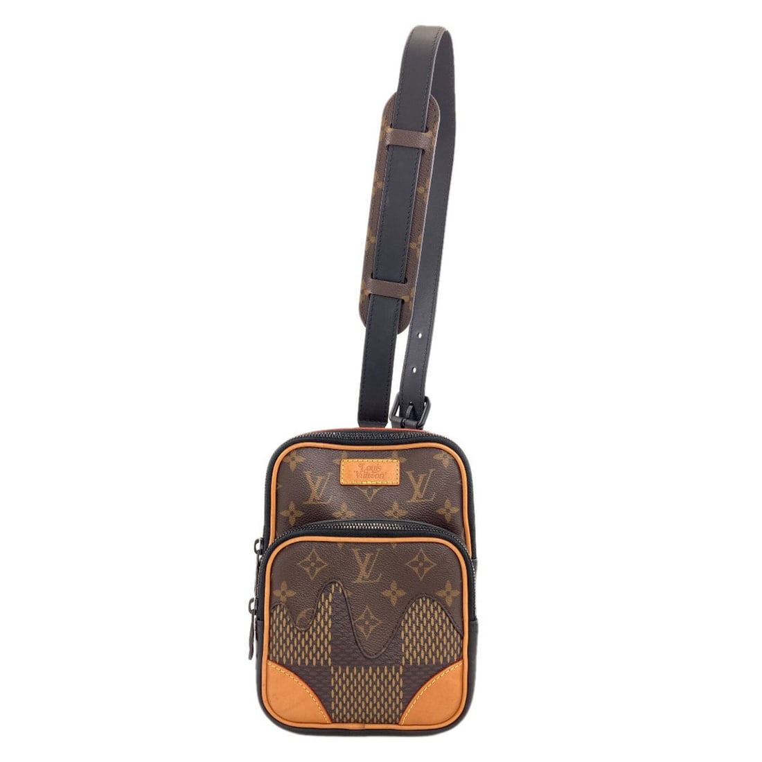 Louis Vuitton N40379 Amazon Sling Bag NIGO Collaboration Body Monogram Canvas/Damier Giant Women's: --- Catalog ---Category: SizeSize (HxWxD): 21cm x 15cm x 5.5cm / 8.26'' x 5.9'' x 2.16''Category: DesignType: Sling bagColor: MonogramGender: WomenMaterial: Monogram Category: GeneralMPN: N40379Brand: