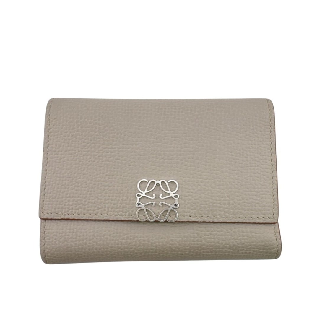 LOEWE Vertical Wallet Small Compact Anagram Tri-fold White: --- Catalog ---Category: SizeSize (HxWxD): 8.5cm x 11.5cm / 3.34'' x 4.52''Category: DesignType: Wallet (tri-fold)Color: WhiteGender: WomenMaterial: Leather Category: GeneralBrand: Loewe--- Item List