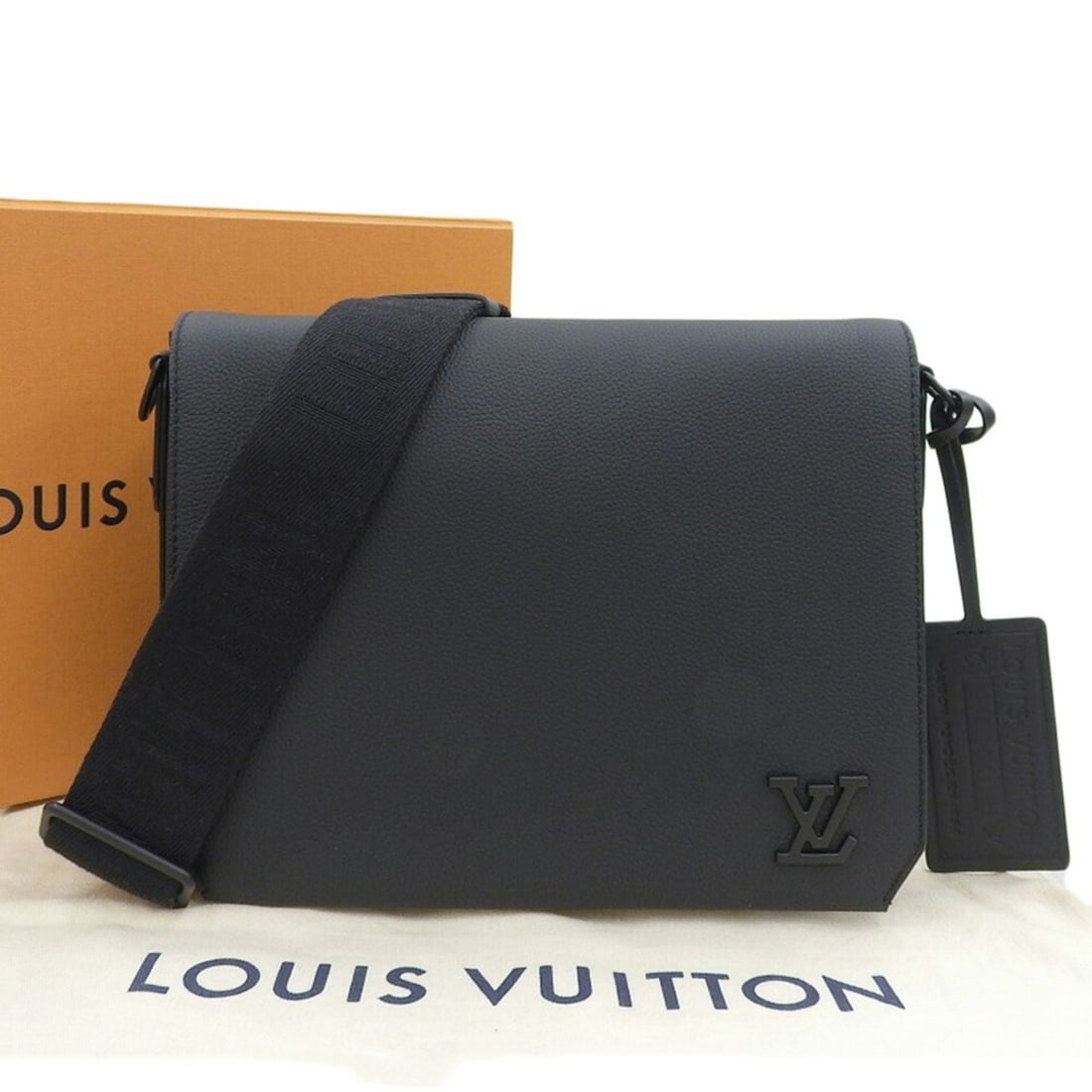 Louis Vuitton Aerogram Takeoff M57080 Shoulder Bag LV: --- Catalog ---Category: SizeSize (HxWxD): 23cm x 28cm x 9cm / 9.05'' x 11.02'' x 3.54''Category: DesignType: Shoulder bagColor: BlackGender: Women,MenMaterial: Leather Category: GeneralMPN: M57080Bra