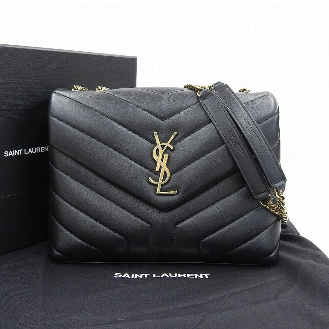 Yves Saint Laurent Saint Laurent Paris Lulu Small 494699 Chain Shoulder Bag Leather Black: --- Catalog ---Category: SizeSize (HxWxD): 18cm x 22.5cm x 9cm / 7.08'' x 8.85'' x 3.54''Category: DesignType: Shoulder bagColor: BlackGender: Men,WomenMaterial: Leather Category: GeneralMPN: 494699Br