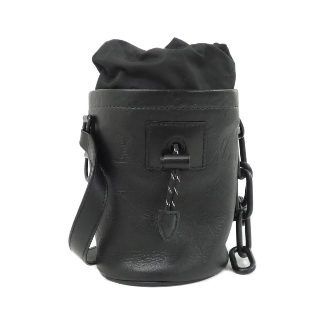 Louis Vuitton Monogram Shadow Chalk Nano Bag M44628 Shoulder: --- Catalog ---Category: SizeSize (HxWxD): 17cm x 12cm x 11cm / 6.69'' x 4.72'' x 4.33''Category: DesignType: Shoulder bagColor: Black, MonogramGender: WomenMaterial: Monogram Shadow Category: General