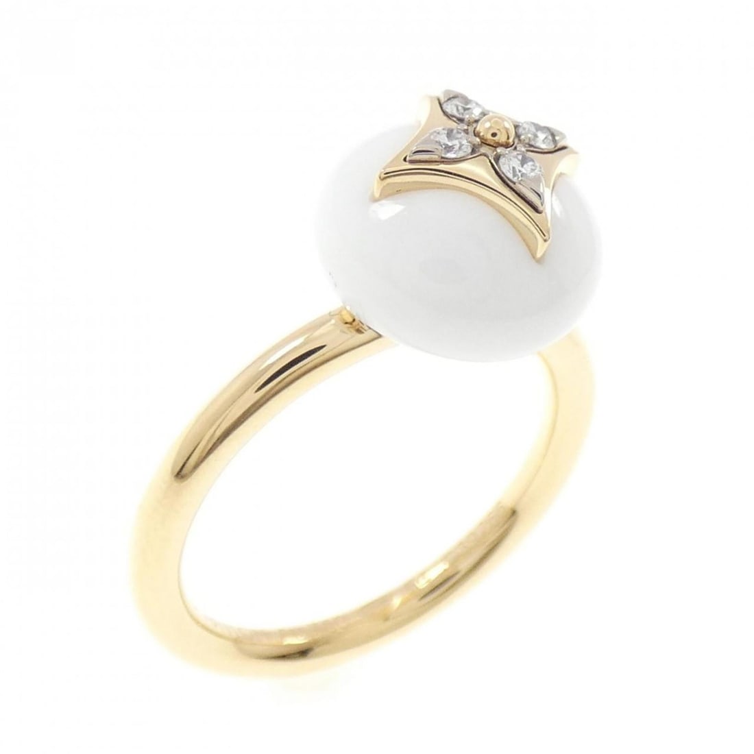 Louis Vuitton Bague B Blossom Ring: --- Catalog ---Category: SizeWeight: 6.2g / 0.21oz.JP Size: 14US Size: 7Category: DesignType: Band ringStone: Chalcedony, DiamondGender: WomenMaterial: White gold (18K), Yellow gold (18K)Category: Gen