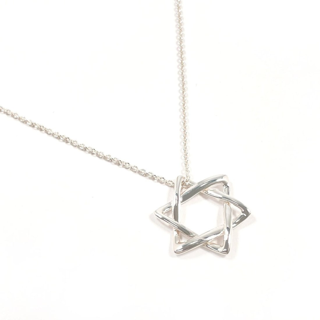 TIFFANY&Co. Tiffany Star of David Elsa Peretti Necklace, Sterling Silver 925, Women's: --- Catalog ---Category: SizePendant Size: 17.5mm x 15.5mm / 0.68'' x 0.61''Neck Circumference: 43 cm / 16.92''Category: DesignColor: SilverGender: WomenMaterial: Silver 925Necklace Type: NecklaceCate