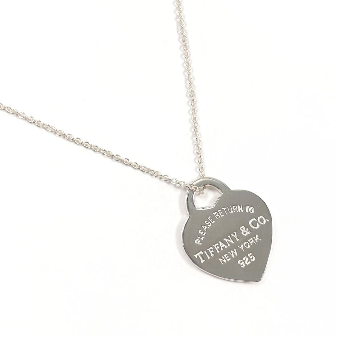 TIFFANY&Co. Tiffany Heart Tag Return to Silver Necklace, Sterling 925, Women's: --- Catalog ---Category: SizePendant Size: 19mm x 15mm / 0.74'' x 0.59''Neck Circumference: 41 cm / 16.14''Category: DesignColor: SilverGender: WomenMaterial: Silver 925Necklace Type: