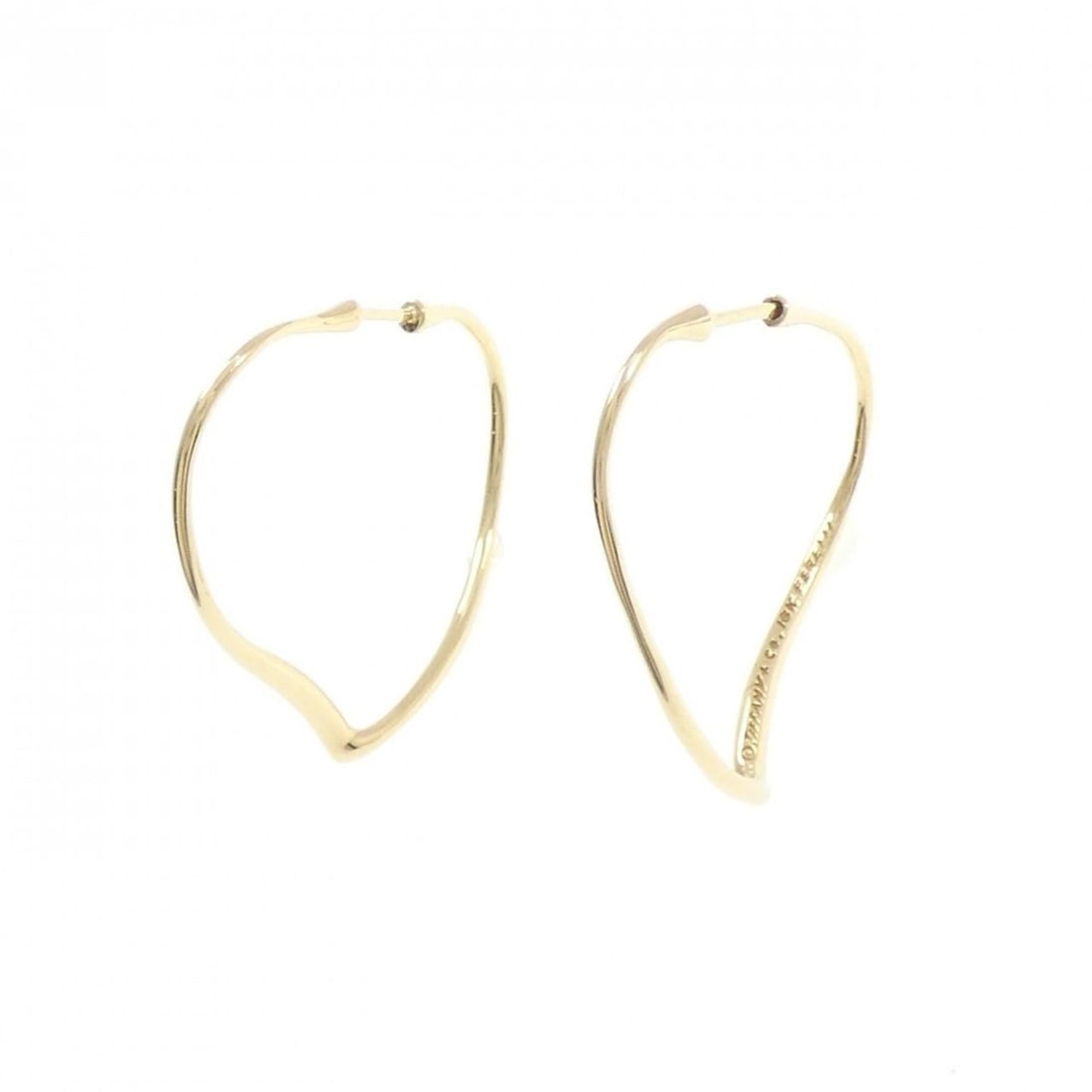 Tiffany Open Heart Hoop Earrings: --- Catalog ---Category: SizeSize (HxWxD): 31.60mm x 2.60mm / 1.24'' x 0.10''Category: DesignType: Stud earringsGender: WomenMaterial: Yellow gold (18K)Category: GeneralBrand: Tiffany--- Item List