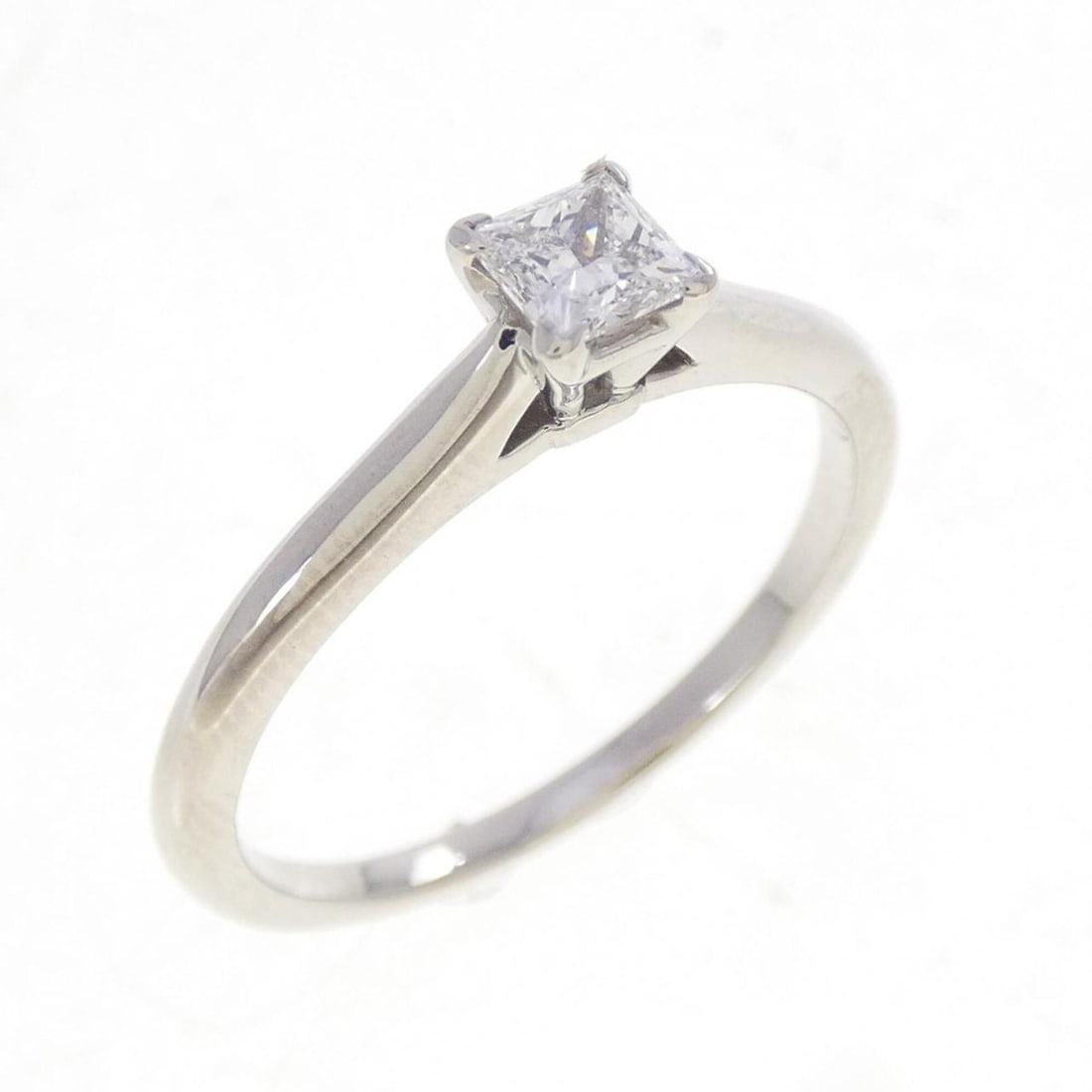 Cartier diamond ring 0.29ct: --- Catalog ---Category: SizeUS Size: 8.5Brand Size: 57Category: DesignType: Band ringGender: Women,MenMaterial: Platinum 950Category: GeneralBrand: Cartier--- Item List ---Section: ConditionRanking: