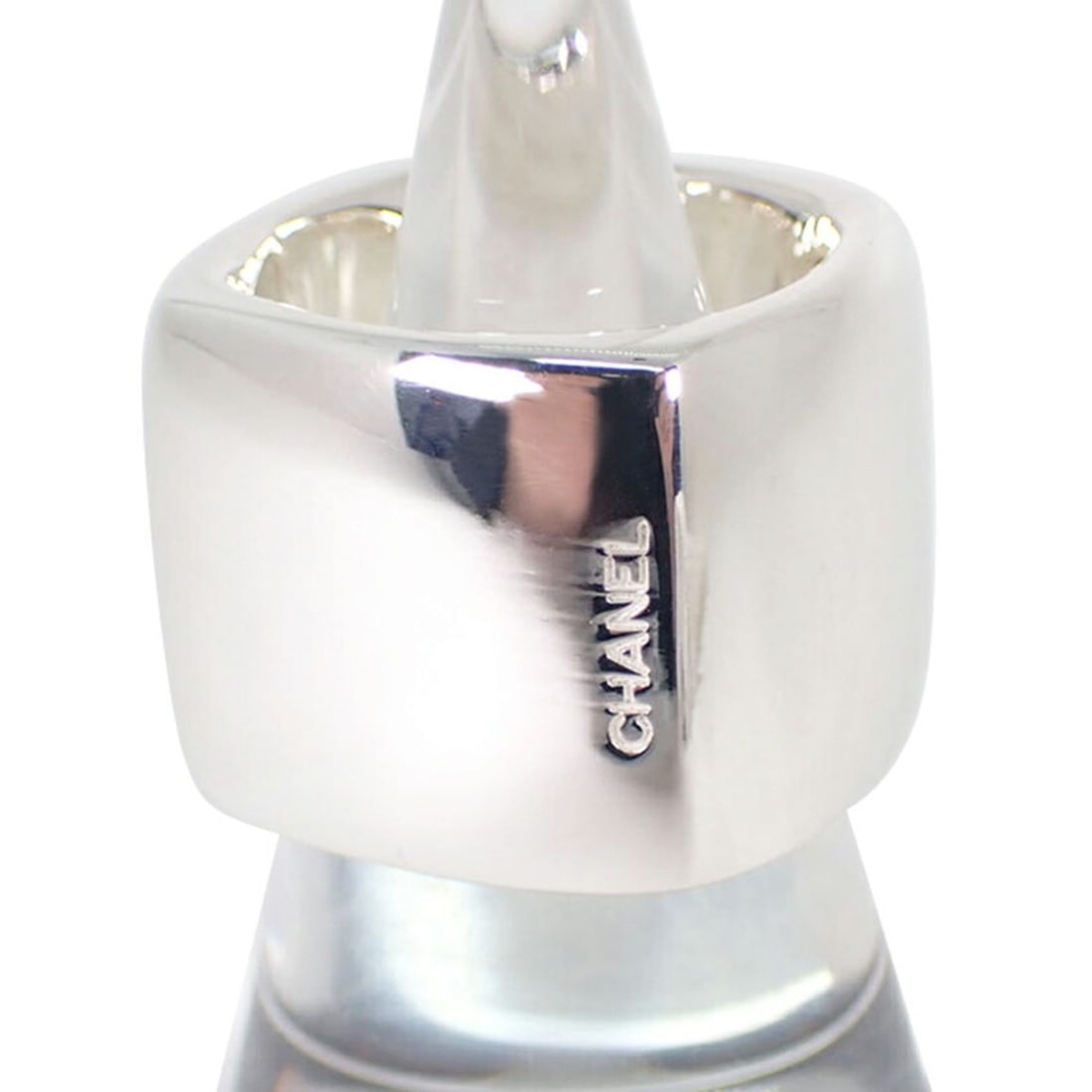 CHANEL 925 Square Wide Ring, Size 15: --- Catalog ---Category: SizeUS Size: 7.5Brand Size: 55Category: DesignType: Band ringColor: SilverGender: Men,WomenMaterial: Sterling silver 925Category: GeneralBrand: Chanel--- Item List