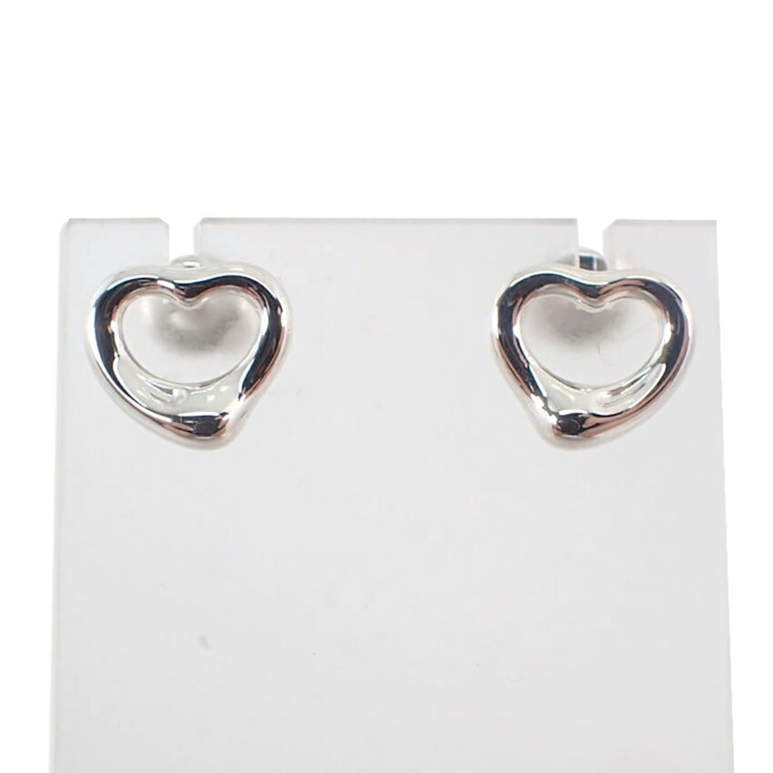 TIFFANY & Co. 925 Heart Earrings: --- Catalog ---Category: SizeSize (HxWxD): 9.90mm x 10.90mm / 0.39'' x 0.43''Category: DesignType: Stud earringsColor: SilverGender: WomenMaterial: Sterling silver 925Category: GeneralBrand: Tiffany--
