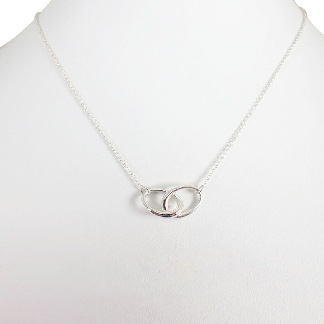 TIFFANY & Co. 925 Double Loop Necklace: --- Catalog ---Category: SizePendant Size: 10.3mm x 18.9mm / 0.4'' x 0.74''Neck Circumference: 40.5 cm / 15.94''Category: DesignColor: SilverGender: WomenMaterial: Sterling silver 925Necklace Type: Ne