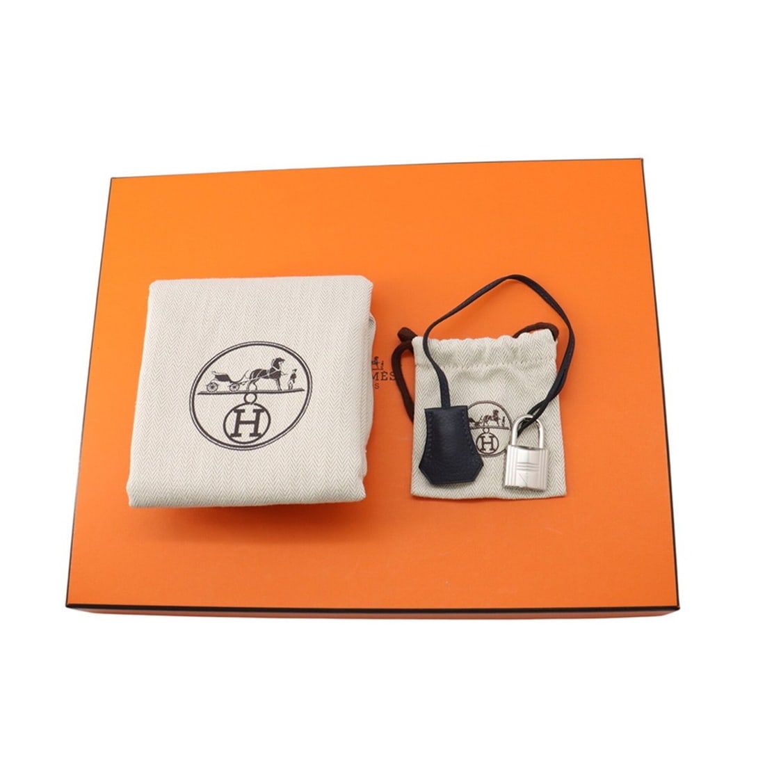 Louis Vuitton Gold Keychain - 17