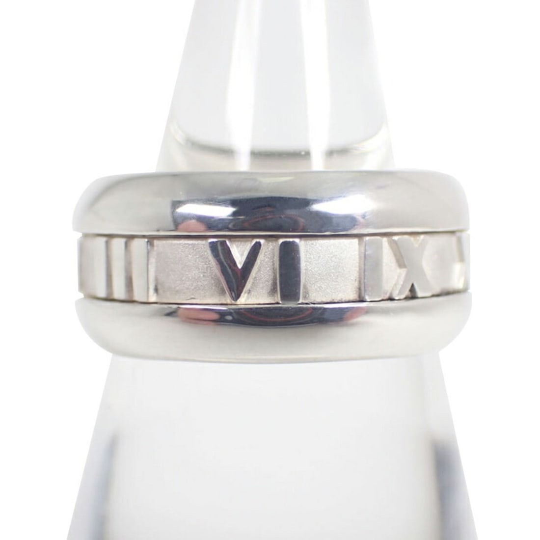 TIFFANY & Co. 925 Atlas Wide Ring, Size 13.5: --- Catalog ---Category: SizeUS Size: 6.5Brand Size: 53Category: DesignType: Band ringColor: SilverGender: Women,MenMaterial: Sterling silver 925Category: GeneralBrand: Tiffany--- Item List ---Section