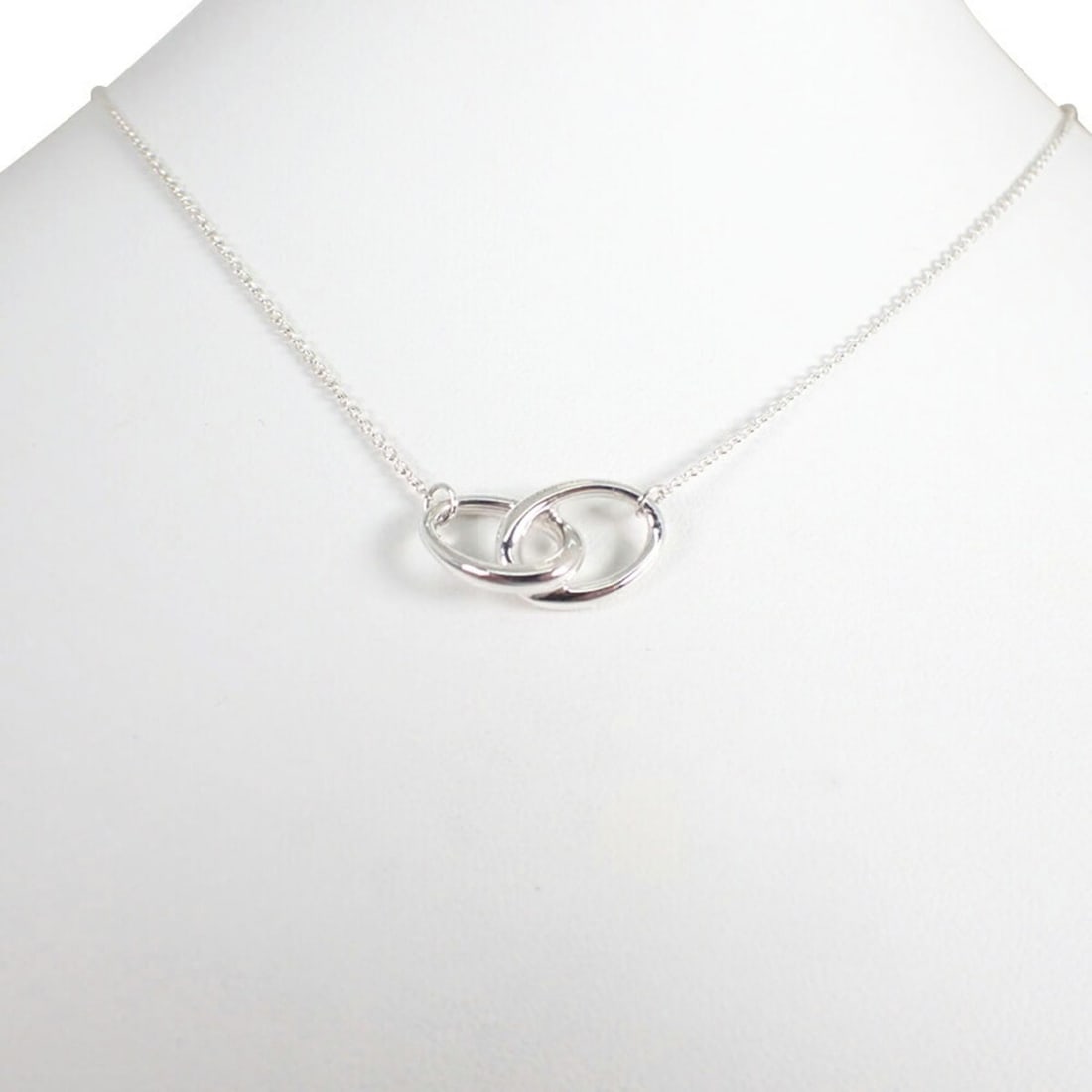 TIFFANY & Co. 925 Double Loop Necklace: --- Catalog ---Category: SizePendant Size: 10.5mm x 19.1mm / 0.41'' x 0.75''Neck Circumference: 40.5 cm / 15.94''Category: DesignColor: SilverGender: WomenMaterial: Sterling silver 925Necklace Type: N