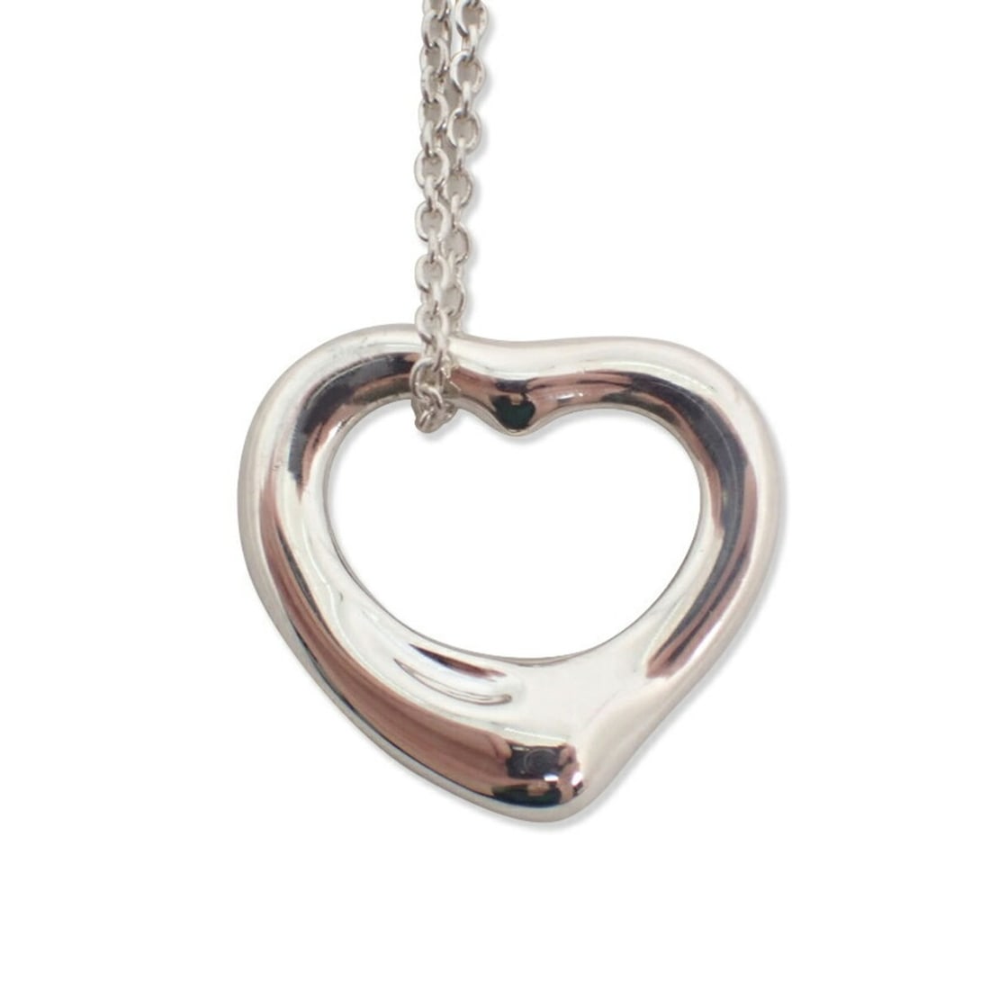 TIFFANY & Co. 925 Heart Pendant Necklace: --- Catalog ---Category: SizePendant Size: 14.3mm x 15.9mm / 0.56'' x 0.62''Neck Circumference: 41.5 cm / 16.33''Category: DesignColor: SilverGender: WomenMaterial: Sterling silver 925Pendant Type: Pe