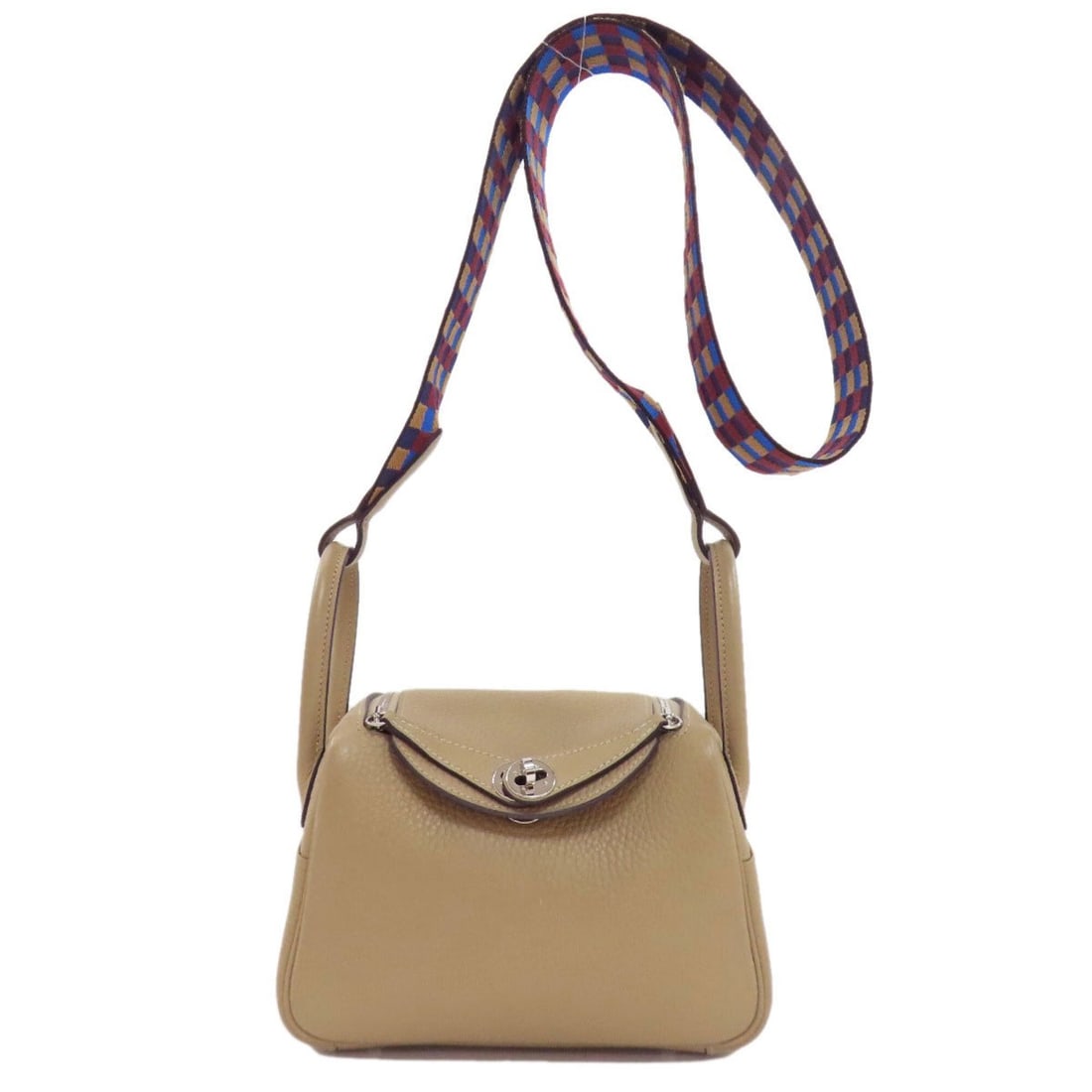 Hermes Lindy Mini Verso Maxi Cadreille Silver Hardware Handbag Taurillon Leather Women's HERMES: --- Catalog ---Category: SizeSize (HxWxD): 13cm x 19cm x 9.5cm / 5.11'' x 7.48'' x 3.74''Category: DesignType: HandbagColor: BeigeGender: WomenCategory: GeneralBrand: Hermes--- Item List ---Section: C