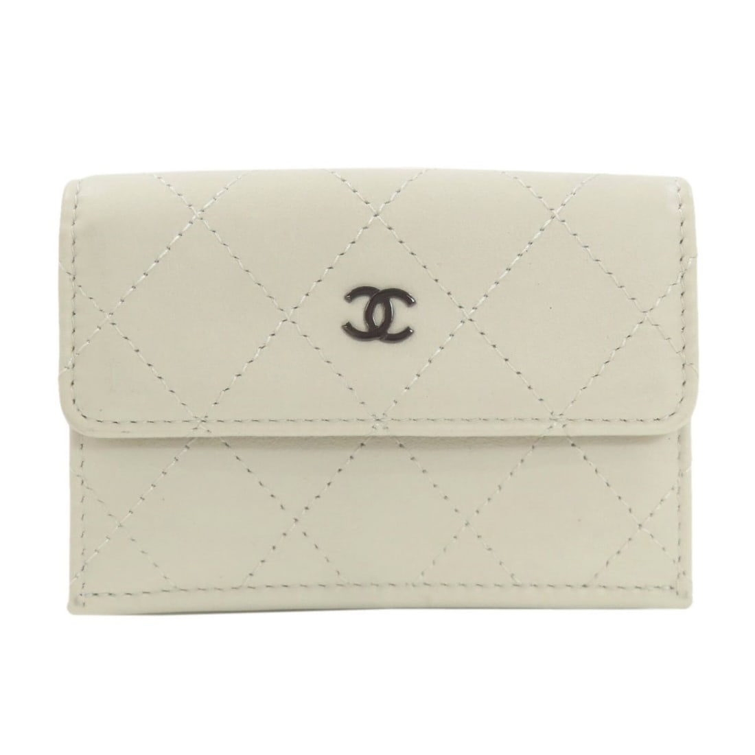 Chanel Coco Mark Silver Hardware Bi-fold Wallet Calfskin Women's CHANEL: --- Catalog ---Category: SizeSize (HxWxD): 7cm x 10.5cm x 4cm / 2.75'' x 4.13'' x 1.57''Category: DesignType: Wallet (bi-fold)Color: Light grayGender: WomenMaterial: Leather Leather/Fur Type: Calfskin