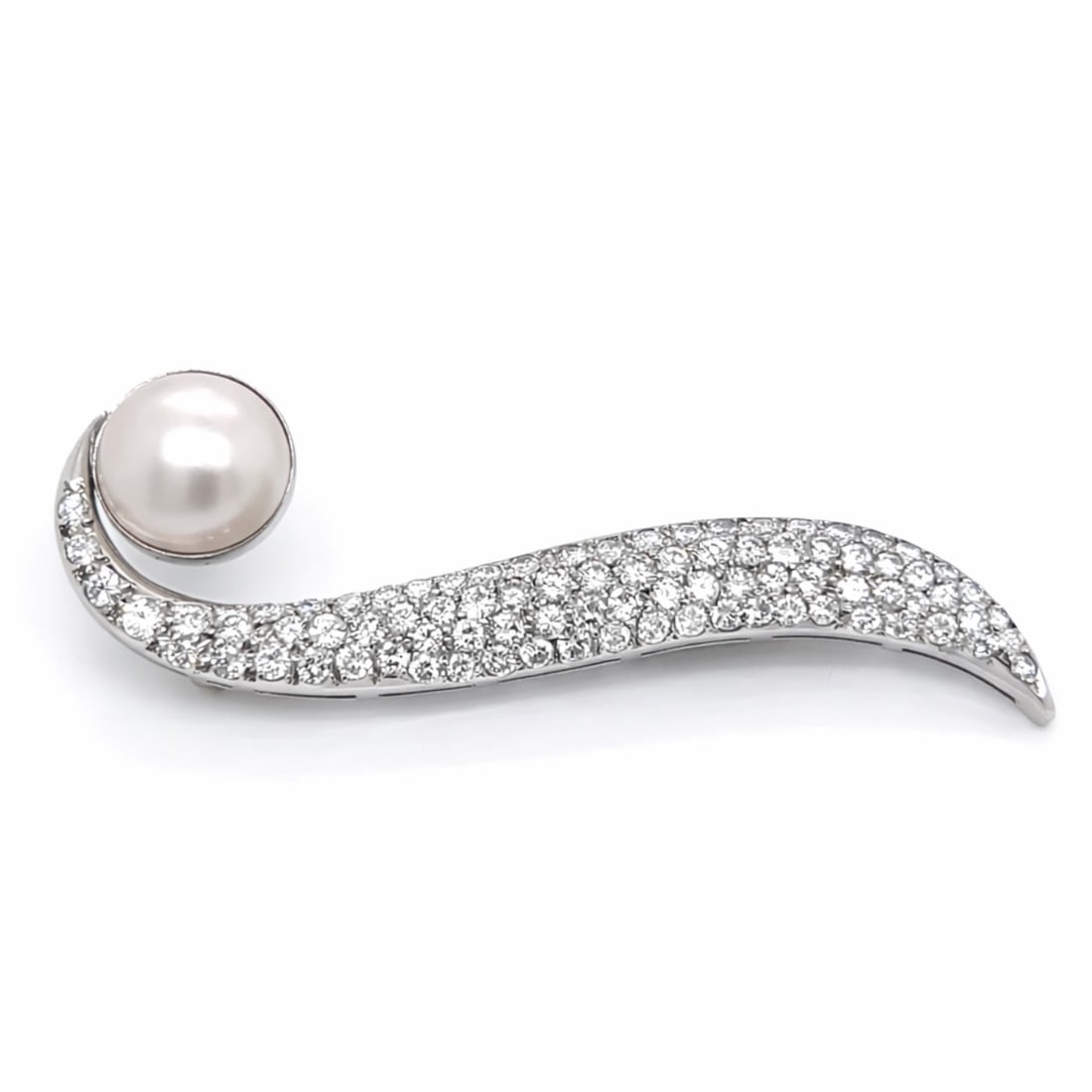 18K WG Mabe Pearl & Diamond Brooch: 18K White Gold; Large premium Mabe Pearl center with exceptional luster; Sweeping diamond halo.
