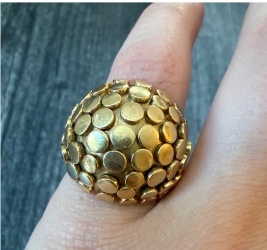 Solid 18K Gold Movable Rivet Bombe Ring, Size 6.25 (B)