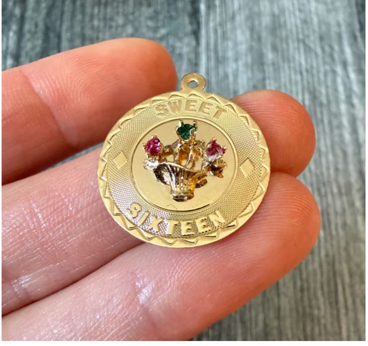 Vintage "Sweet Sixteen" Disc Charm in 14K Gold (S) (1 of 1)