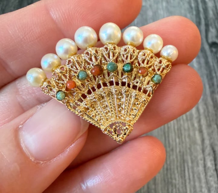 Midsized 14K Gold Pearl & Turquoise Fan Brooch (S): Victorian revival structural pin shaped like an elegant folding hand fan with polished textured ribs, beautifully laced along the top ridge arc with alternating natural turquoise cabochons and split w