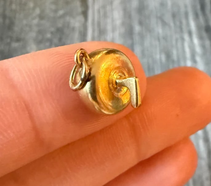 Vintage 18K Gold Curling Disc Charm (1 of 1)