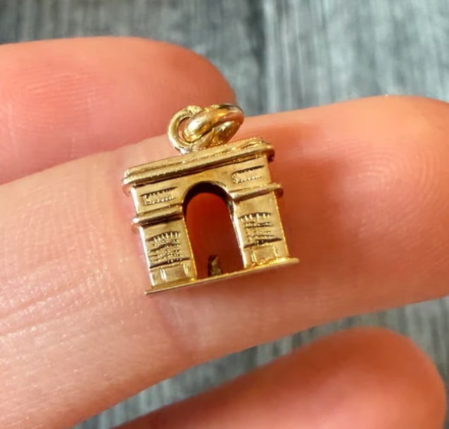 Vintage 18K Gold Arc De Triomphe Charm (1 of 1)
