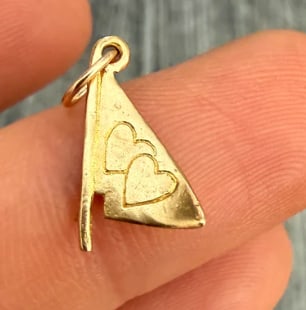 Romantic 9K Gold "You and Me" Flag Charm with a Pair of Hearts (S): Sweet sentimental message pennant charm engraved with "Toi et Moi" style phrasing over a detailed ribbon backdrop with two applied contrasting hearts. Dimensions: 20 mm wide x 11 mm high. Weight: 1.3 
