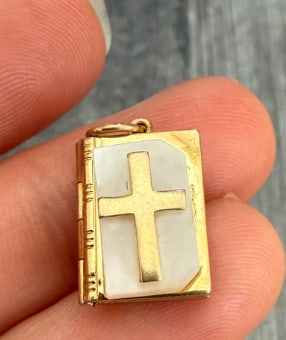 Mother of Pearl Bible Book Locket with the Lord's Prayer (1 of 1)