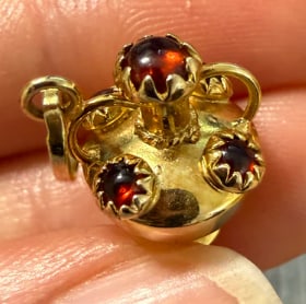 Vintage Garnet and 14K Gold Urn Vase Charm: Victorian styling on a 3D classical Greek amphora or urn charm featuring scrolled dual-loop side handles and an inlaid central cabochon natural bohemian garnet garnet stone. Dimensions: 19 mm high x 9