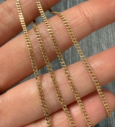 Vintage 14K Gold Flat Curb Link Chain, 18.5" Long: Classic daily-wear flat-pressed curb necklace chain. Meticulously polished links lay completely flush against the skin. Secured by an integrated spring ring clasp. Width: 2.5 mm. Total length: 18.5 in