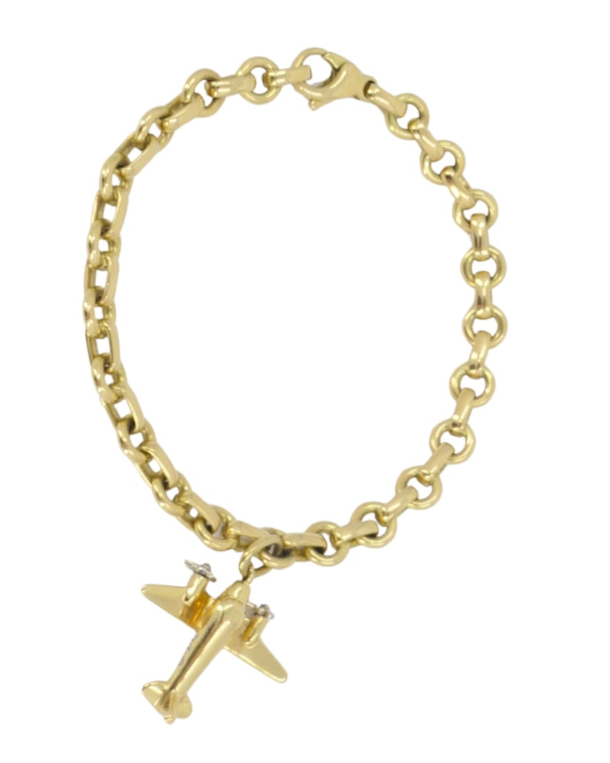 Tiffany & Co. Charm Bracelet 18k Gold Mechanical Charm: Exceptional estate charm collector set from Tiffany & Co. A heavy 18K yellow gold classic oval-link link link bracelet hosting a complex, fully functional mechanical gold charm that opens or articulat