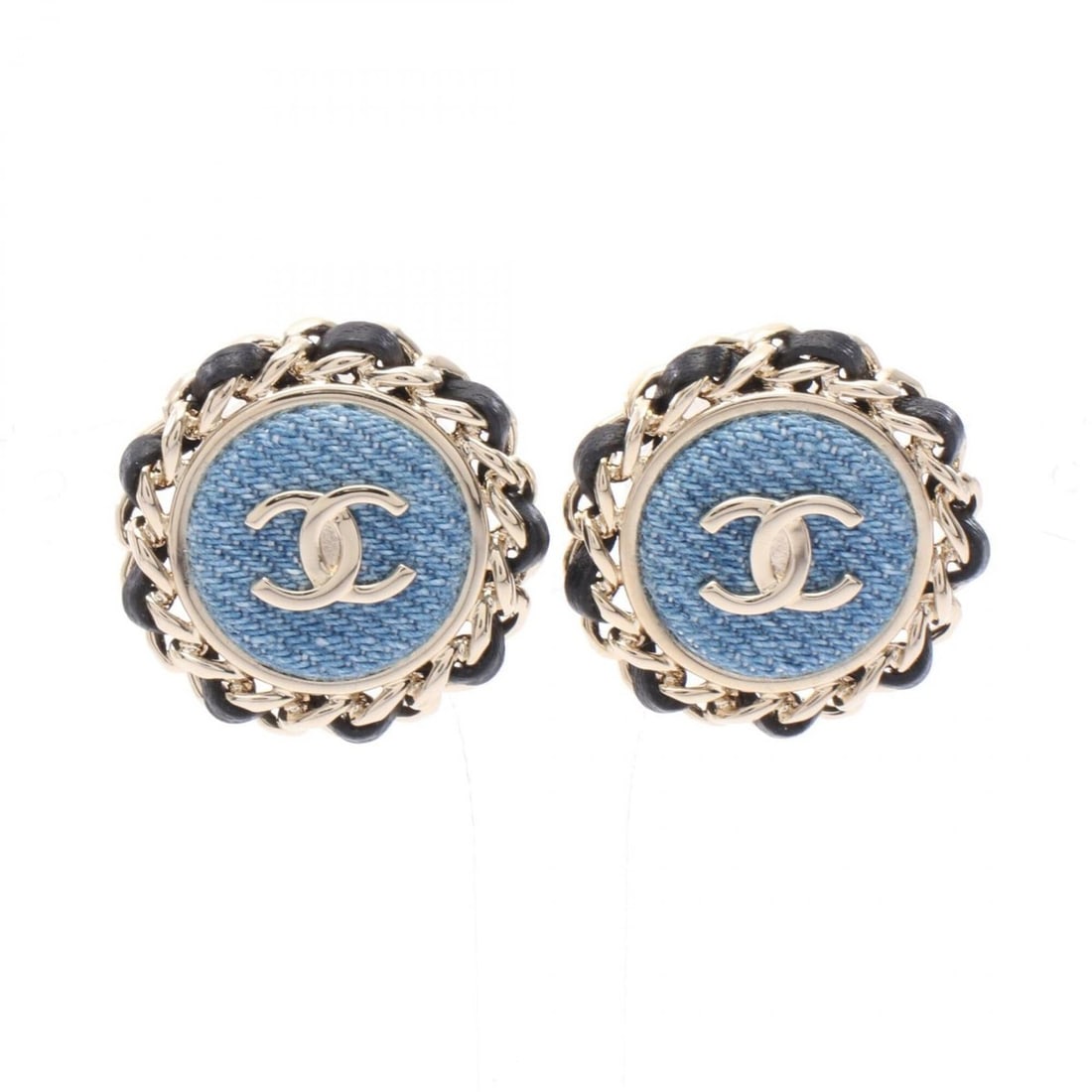 Chanel Coco Mark Circle Earrings, Gold Plated (GP), Denim, Women's, Gold, Blue, Black: --- Catalog ---Category: SizeSize (HxWxD): 25.00mm x 25.00mm / 0.98'' x 0.98''Category: DesignColor: Black, BlueGender: WomenCategory: GeneralBrand: Chanel--- Item List ---Section: ConditionRanking: R