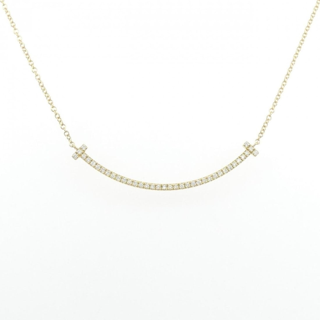 Tiffany T Smile Small Necklace: --- Catalog ---Category: SizePendant Size: 3.6mm x 36.6mm / 0.14'' x 1.44''Neck Circumference: 41 cm / 16.14''Category: DesignStone: DiamondGender: WomenMaterial: Yellow gold (18K)Pendant Type: