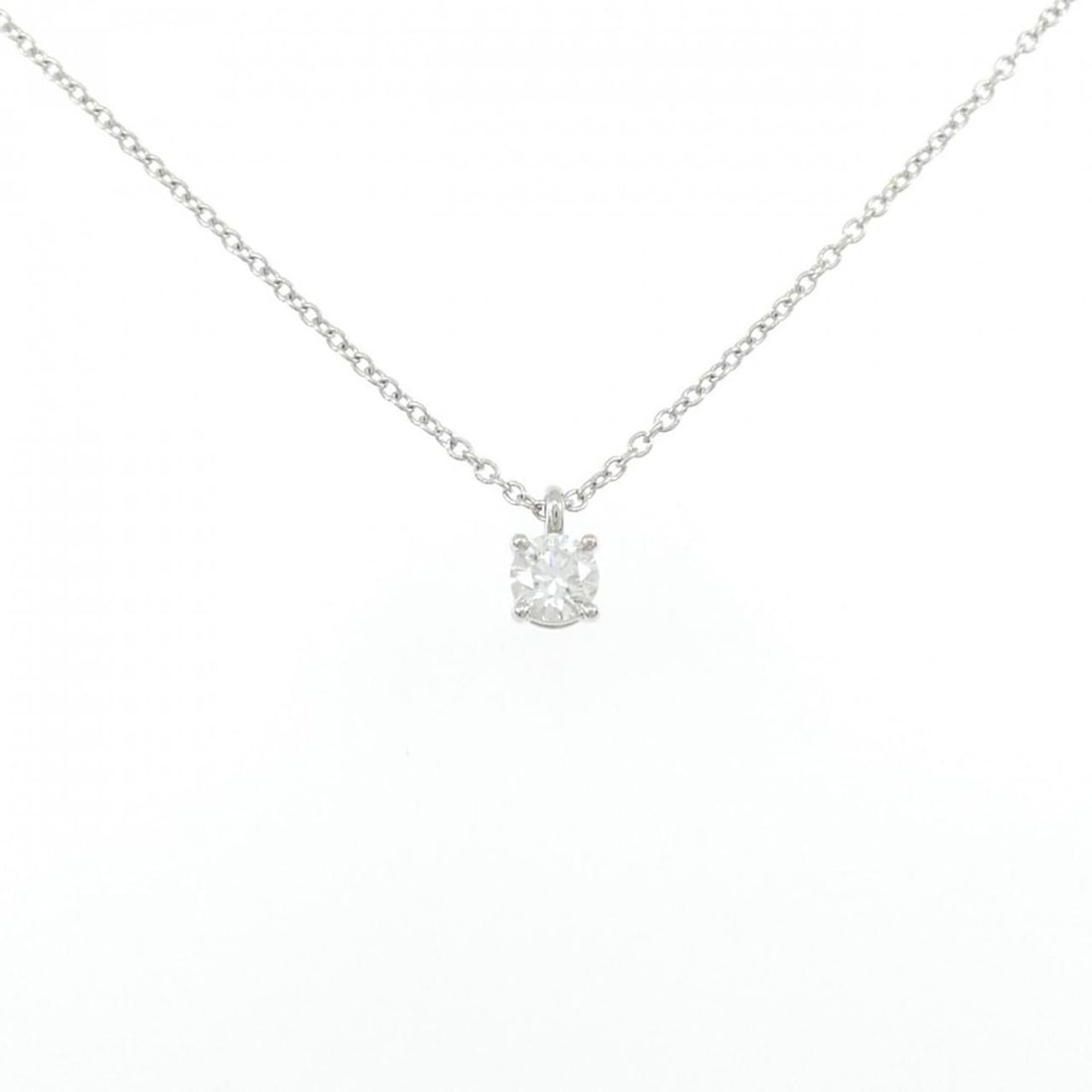 Tiffany Solitaire Necklace: --- Catalog ---Category: SizePendant Size: 6.8mm x 4mm / 0.26'' x 0.15''Neck Circumference: 41 cm / 16.14''Category: DesignStone: DiamondGender: WomenMaterial: Platinum 950Pendant Type: