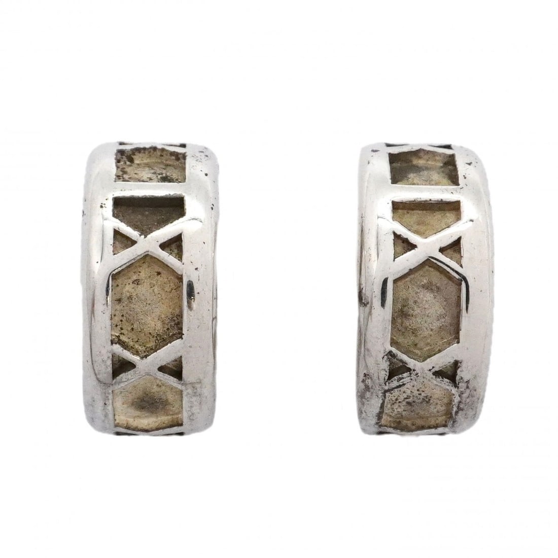Tiffany & Co. Atlas Sterling Silver Earrings for Women: --- Catalog ---Category: SizeSize (HxWxD): 15.00mm x 7.00mm / 0.59'' x 0.28''Category: DesignType: Stud earringsGender: WomenMaterial: Silver 925Category: GeneralBrand: Tiffany--- Item List ---Section