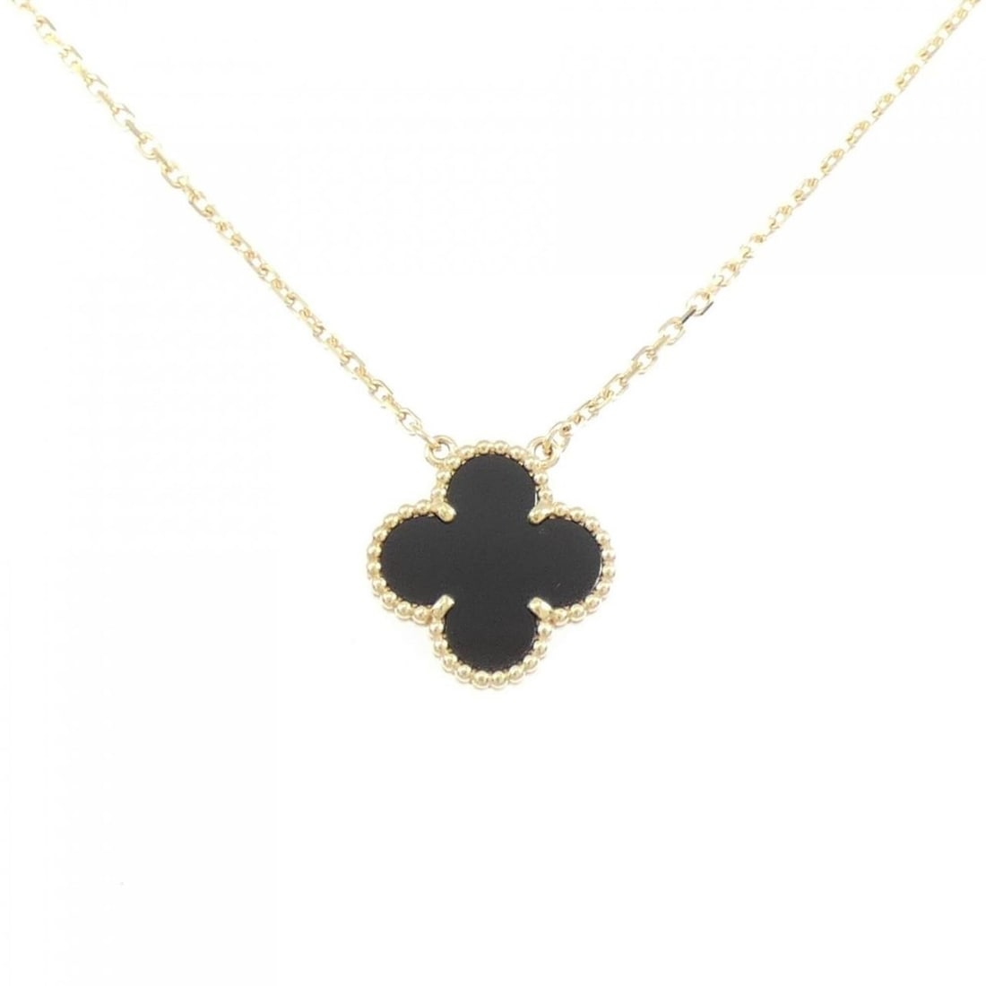 Van Cleef & Arpels Vintage Alhambra Necklace: --- Catalog ---Category: SizePendant Size: 14.7mm x 14.7mm / 0.57'' x 0.57''Neck Circumference: 42 cm - 47 cm / 16.53'' - 18.5''Category: DesignColor: Yellow goldStone: OnyxGender: WomenMaterial: