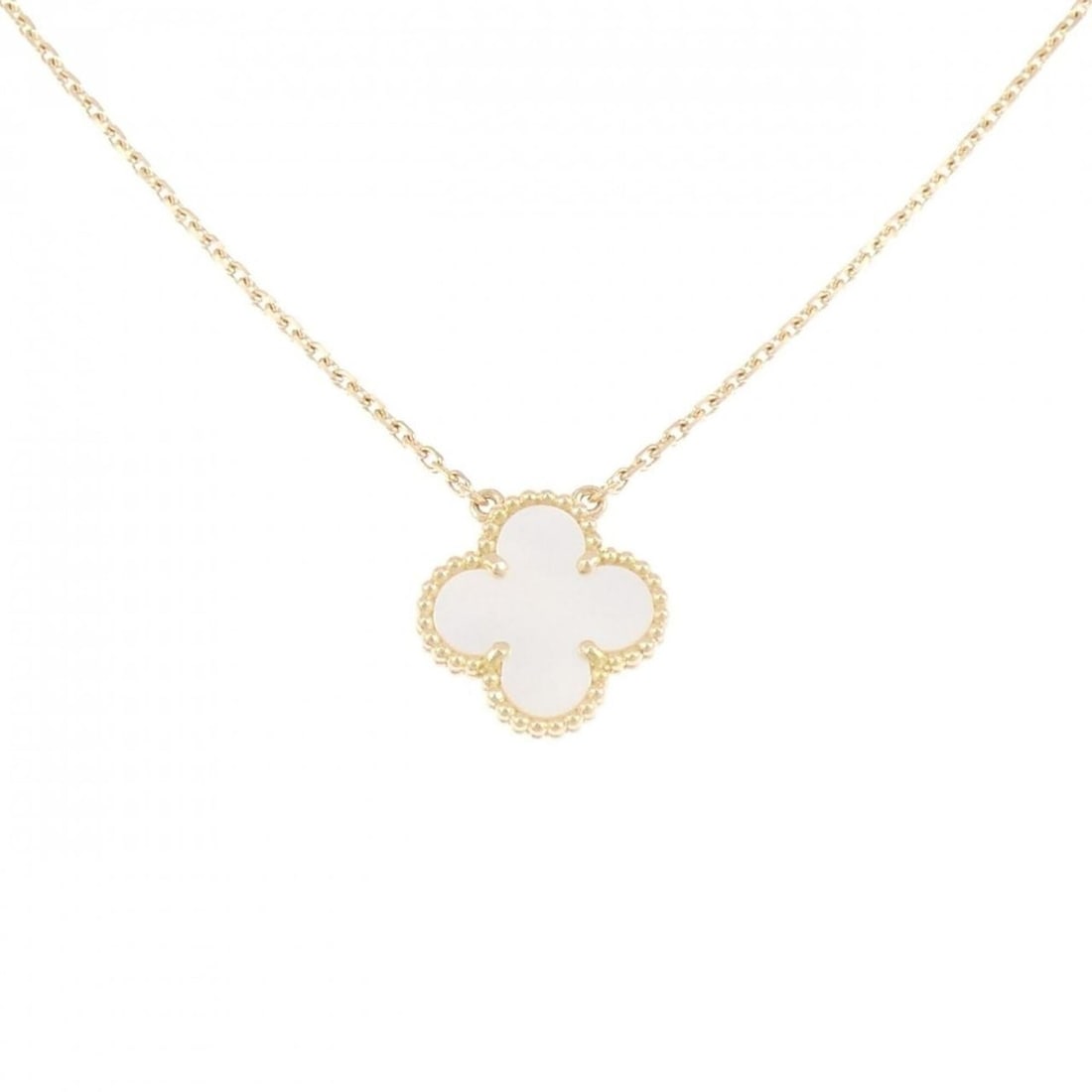 Van Cleef & Arpels Vintage Alhambra Necklace: --- Catalog ---Category: SizePendant Size: 14.9mm x 14.9mm / 0.58'' x 0.58''Neck Circumference: 37 cm - 42 cm / 14.56'' - 16.53''Category: DesignGender: WomenMaterial: Yellow gold (18K)Pendant Type: P