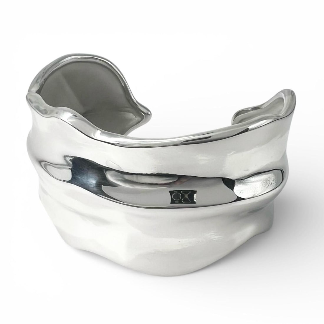 TIFFANY&Co. Tiffany Vintage 925 Leaf Cuff Bangle Accessory, Silver, with Box, Weight 66.8g, Women's: --- Catalog ---Category: SizeLength: 16cm / 6.29''Category: DesignType: BangleColor: SilverGender: WomenMaterial: Silver 925Category: GeneralBrand: Tiffany--- Item List ---Section: ConditionRanking: