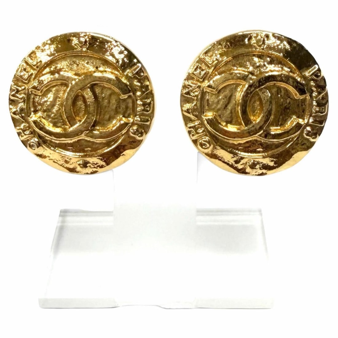 CHANEL Vintage 28 Coco Mark Logo Earrings, Gold, Made in France, Women's: --- Catalog ---Category: DesignType: Clip earringsColor: GoldGender: WomenCategory: GeneralMPN: 28Brand: ChanelCountry of Origin: France--- Item List ---Section: ConditionRanking: Rank SA Used -