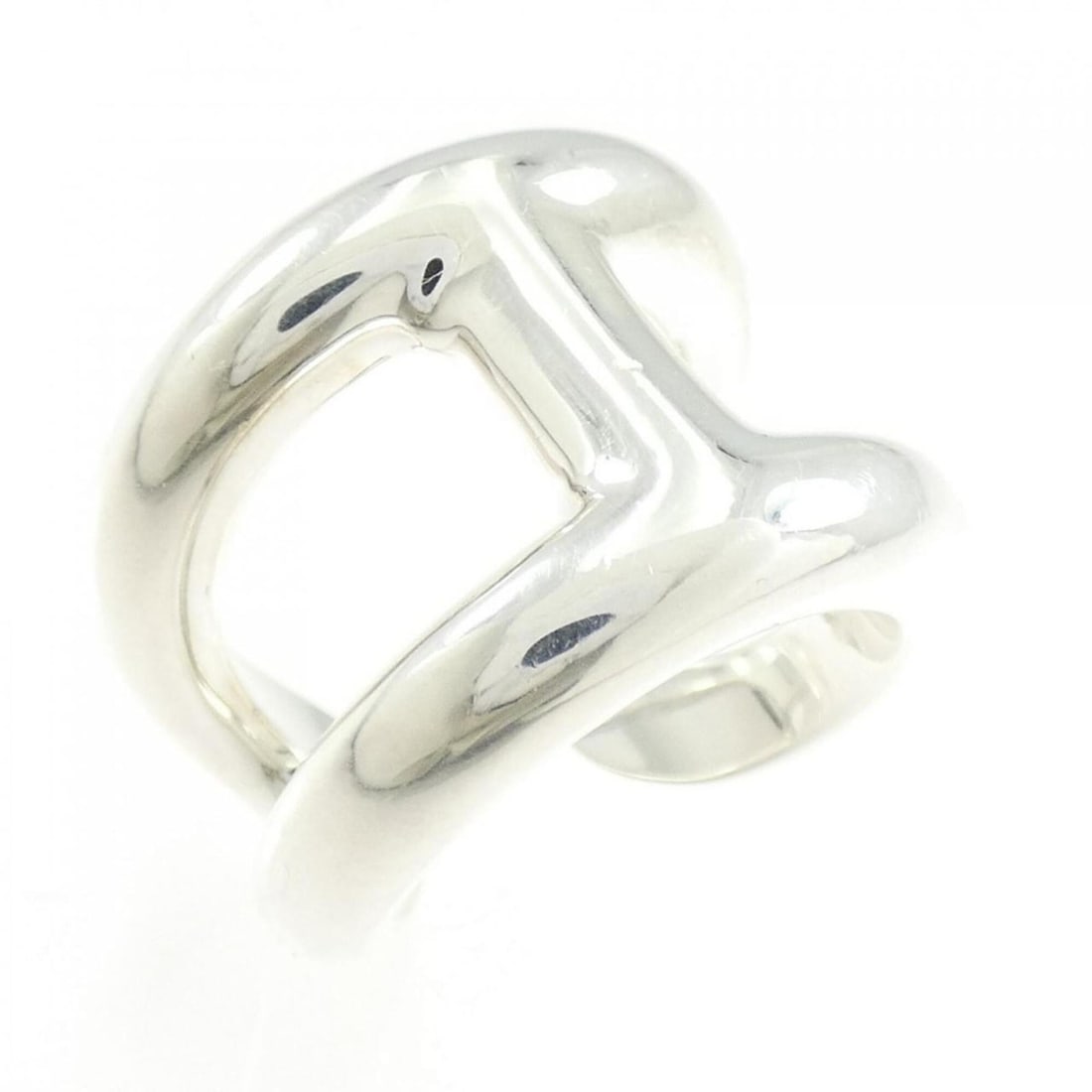 Hermes Hermès Osmo's Large Ring: --- Catalog ---Category: SizeUS Size: 5.5Brand Size: 50Category: DesignType: Band ringGender: WomenMaterial: Silver 925Category: GeneralMPN: H102536BBrand: Hermes--- Item List ---Section: ConditionRan