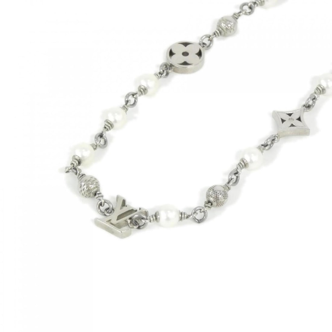 Louis Vuitton Necklace LV Pearl M02448: --- Catalog ---Category: SizePendant Size: 11mm x 11mm / 0.43'' x 0.43''Neck Circumference: 43 cm - 49 cm / 16.92'' - 19.29''Category: DesignColor: SilverGender: WomenNecklace Type: NecklaceCategory: 