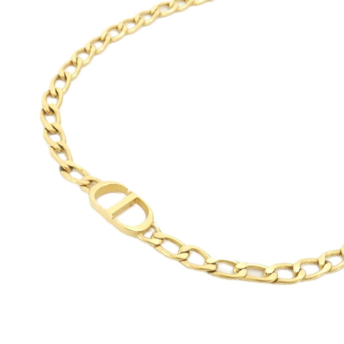 Christian Dior Petite CD N1296PTCMT Choker: --- Catalog ---Category: SizePendant Size: 9mm x 15mm / 0.35'' x 0.59''Neck Circumference: 30 cm - 35.5 cm / 11.81'' - 13.97''Category: DesignColor: GoldGender: WomenNecklace Type: ChokerCategory: