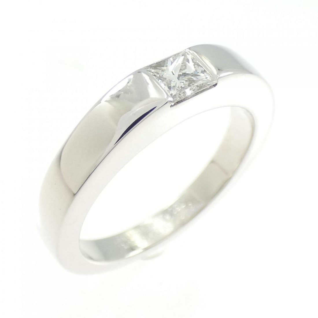 Cartier Tank Ring 0.25CT: --- Catalog ---Category: SizeUS Size: 4.5Brand Size: 48Category: DesignType: Band ringColor: White goldStone: DiamondGender: WomenMaterial: White gold (18K)Weight (ct.): 0.25Category: GeneralBrand: