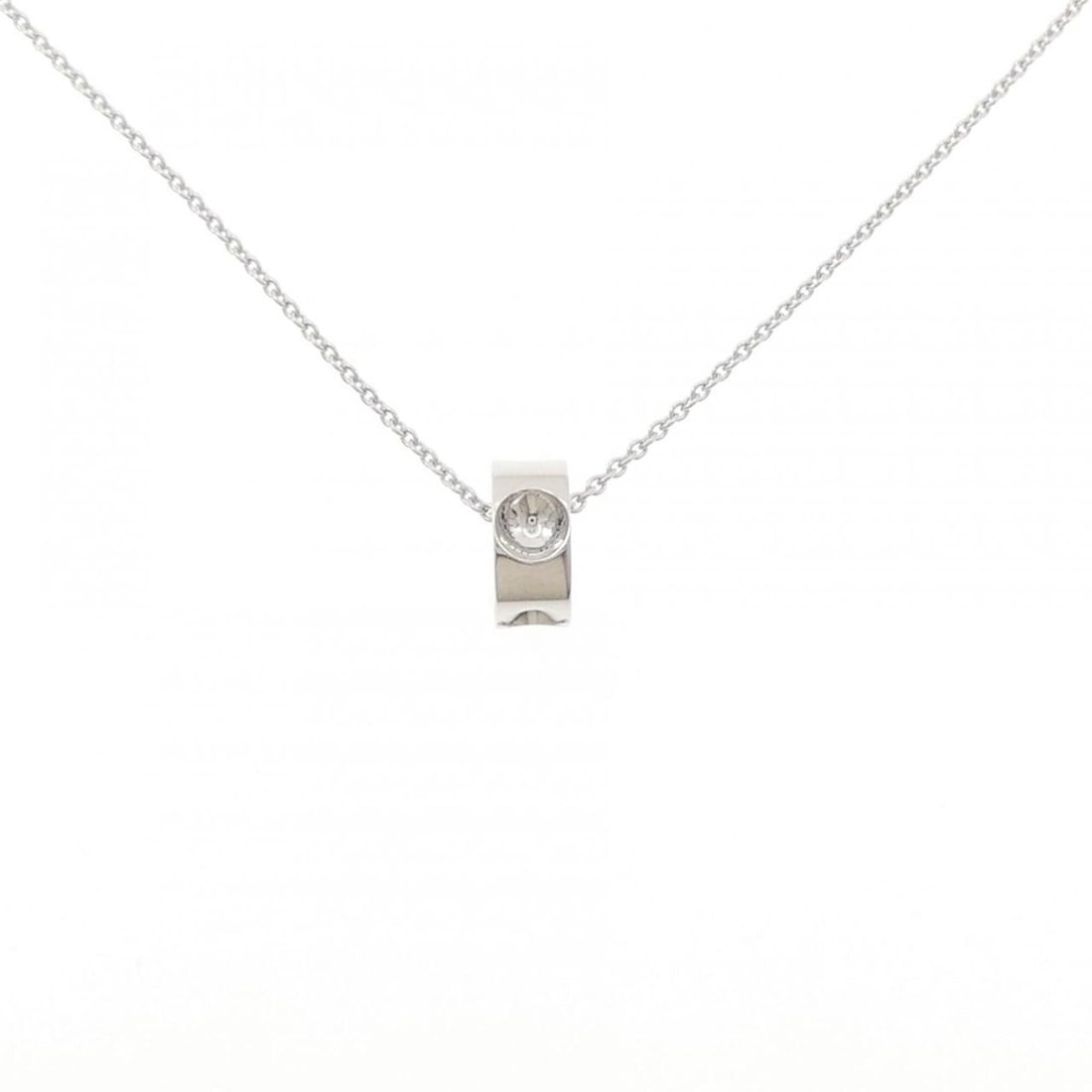 Louis Vuitton Pendant Empreinte Necklace: --- Catalog ---Category: SizePendant Size: 10.8mm x 4.9mm / 0.42'' x 0.19''Neck Circumference: 40 cm / 15.74''Category: DesignGender: WomenMaterial: White gold (18K)Pendant Type: PendantNecklace Type: