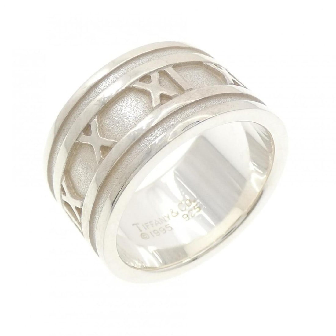 Tiffany Atlas Ring: --- Catalog ---Category: SizeJP Size: 18.0US Size: 9Category: DesignType: Band ringGender: WomenMaterial: Silver 925Category: GeneralBrand: Tiffany--- Item List ---Section: ConditionRanking: Rank B
