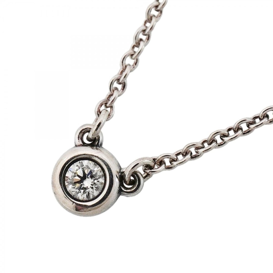 Tiffany & Co. By the Yard Necklace, 1PD (One Diamond), Sterling Silver 925, Women's: --- Catalog ---Category: SizePendant Size: 4.7mm x 4.1mm / 0.18'' x 0.16''Neck Circumference: 41 cm / 16.14''Category: DesignStone: DiamondGender: WomenMaterial: Silver 925Necklace Type: NecklaceCateg