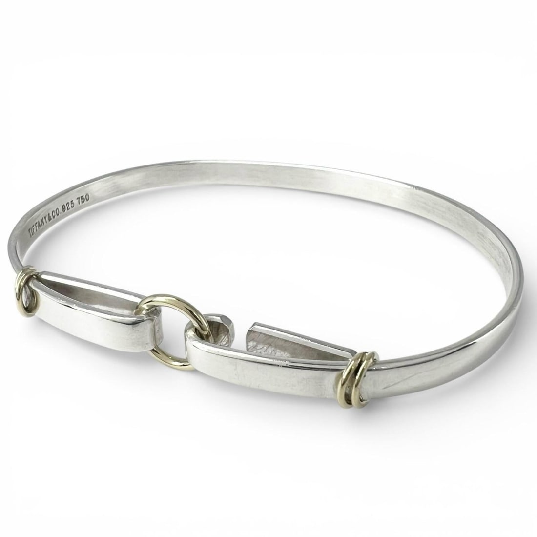 TIFFANY&Co. Tiffany & Co. SV925 750 Hook Circle Bangle Bracelet, Silver and Gold, with Box Dust Bag,: --- Catalog ---Category: SizeLength: 19cm / 7.48''Category: DesignType: BangleColor: Gold, SilverGender: WomenMaterial: Gold (18K), Silver 925Category: GeneralBrand: Tiffany--- Item List ---Section: C