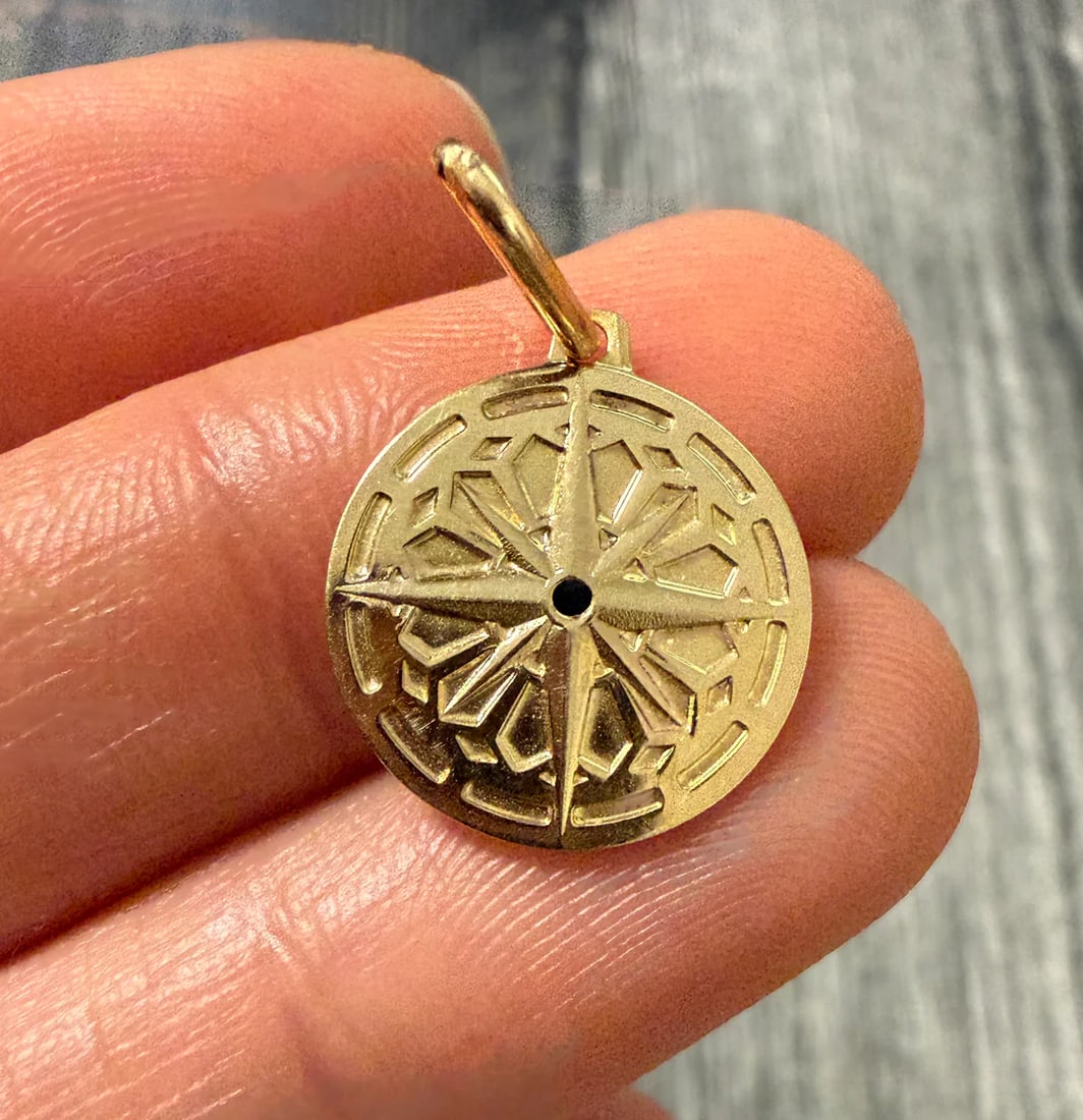 14K Gold Compass or North Star Charm: Metal: 14K Yellow Gold Weight: 2 gramsMeasurements: 0.6 inch diameter Markings: "14KT ITALY"